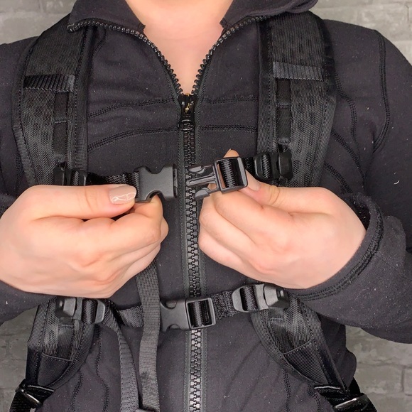 Lululemon More Miles Active Backpack NWT Black - Picture 7 of 16